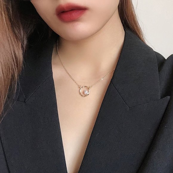 Minimalistic Pearl Golden Circle Necklace - Picture 8 of 10